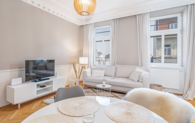 Schönes Gründerzeithaus, 7 schöne Wohnungen, teilweise mit Eigengärten, teilweise bereits eingerichtet für RBnB-Vermietung