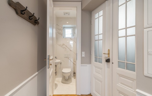 Schönes Gründerzeithaus, 7 schöne Wohnungen, teilweise mit Eigengärten, teilweise bereits eingerichtet für RBnB-Vermietung Schönes Gründerzeithaus, 7 schöne Wohnungen, teilweise mit Eigengärten, teilweise bereits eingerichtet für RBnB-Vermietung