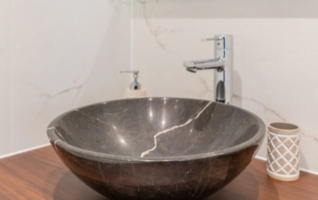 Schönes Gründerzeithaus, 7 schöne Wohnungen, teilweise mit Eigengärten, teilweise bereits eingerichtet für RBnB-Vermietung Schönes Gründerzeithaus, 7 schöne Wohnungen, teilweise mit Eigengärten, teilweise bereits eingerichtet für RBnB-Vermietung