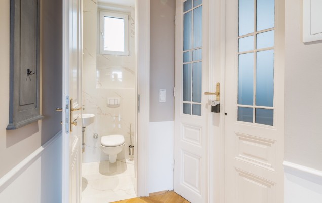 Schönes Gründerzeithaus, 7 schöne Wohnungen, teilweise mit Eigengärten, teilweise bereits eingerichtet für RBnB-Vermietung Schönes Gründerzeithaus, 7 schöne Wohnungen, teilweise mit Eigengärten, teilweise bereits eingerichtet für RBnB-Vermietung