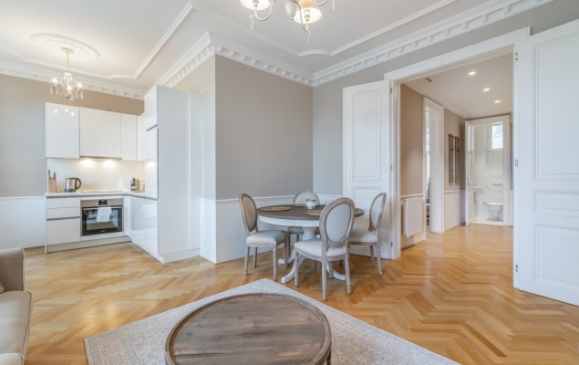 Schönes Gründerzeithaus, 7 schöne Wohnungen, teilweise mit Eigengärten, teilweise bereits eingerichtet für RBnB-Vermietung Schönes Gründerzeithaus, 7 schöne Wohnungen, teilweise mit Eigengärten, teilweise bereits eingerichtet für RBnB-Vermietung